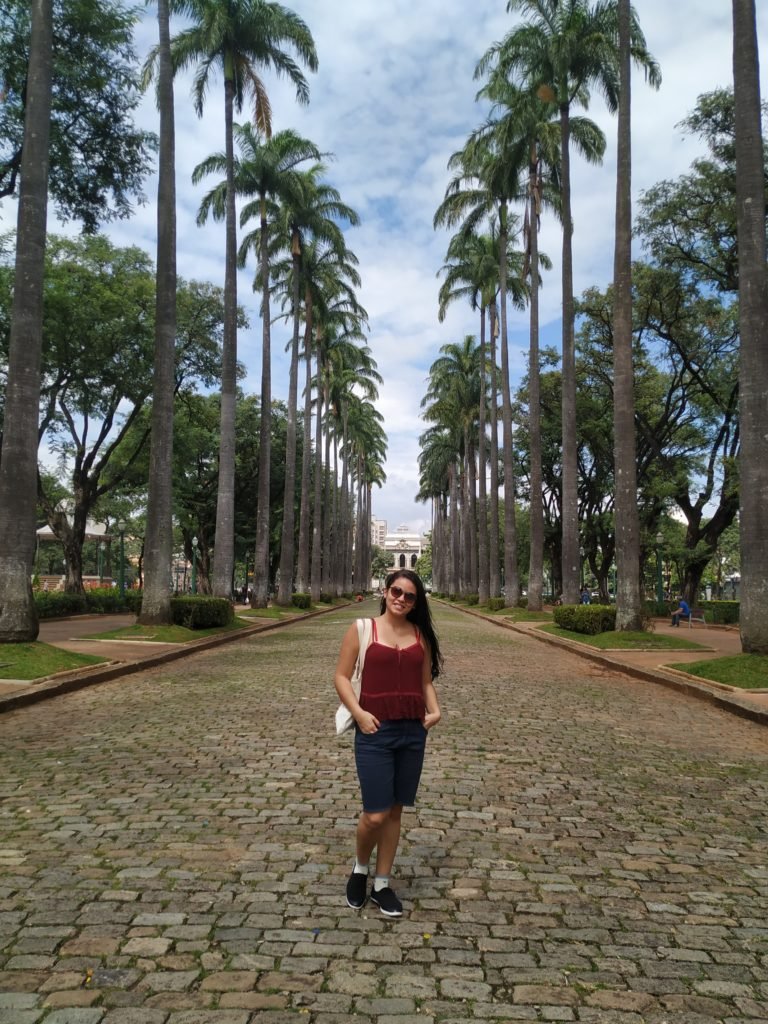 Viajar com 300 reais: 5 cidades para conhecer com pouca grana 2 Belo Horizonte, Praça da Liberdade