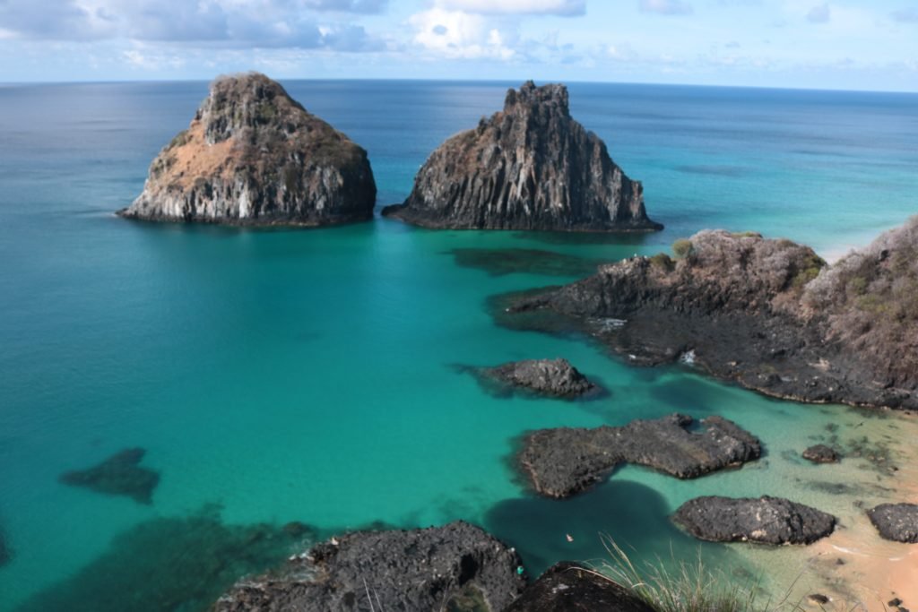 Baía dos Porcos vista para os dois irmãos