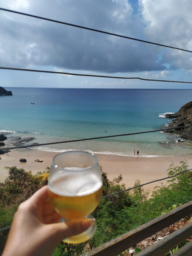 Apreciando a praia do cachorro e oficialmente não querendo guerra com ninguém