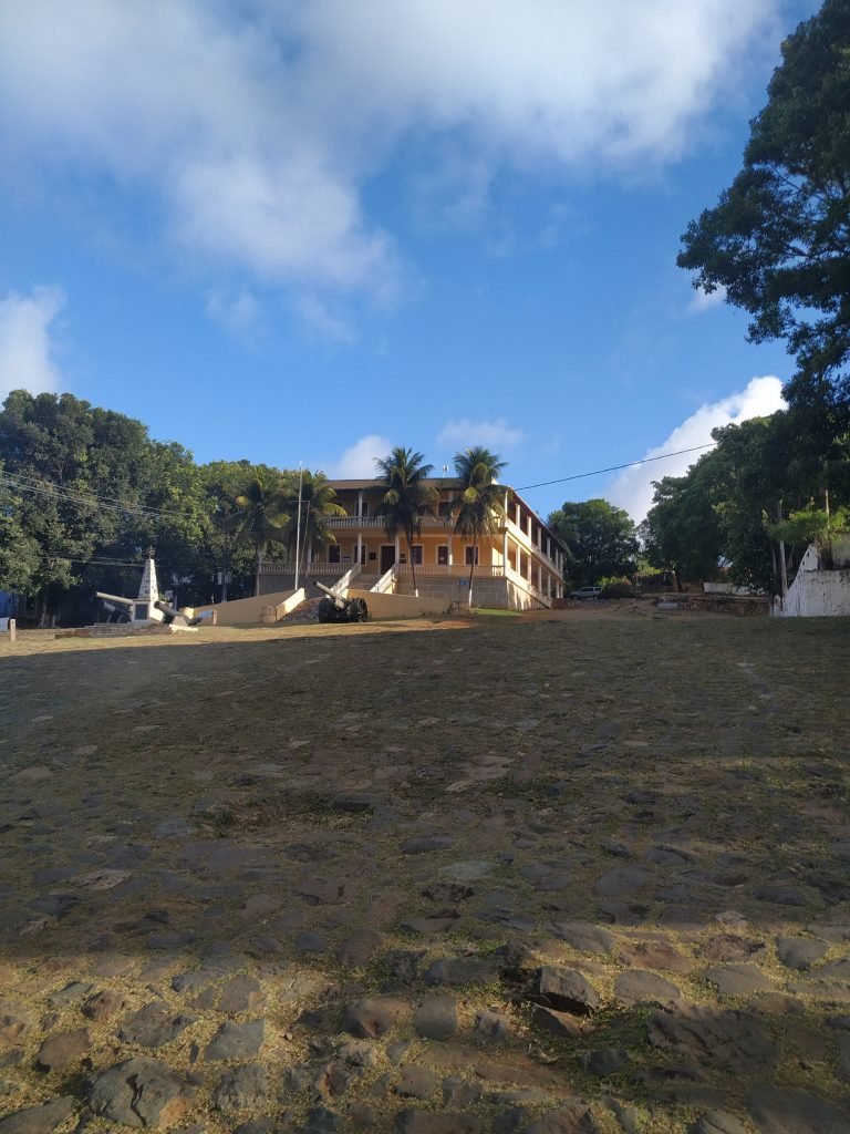 A sede da administração de Fernando de Noronha na Vila dos Remédios