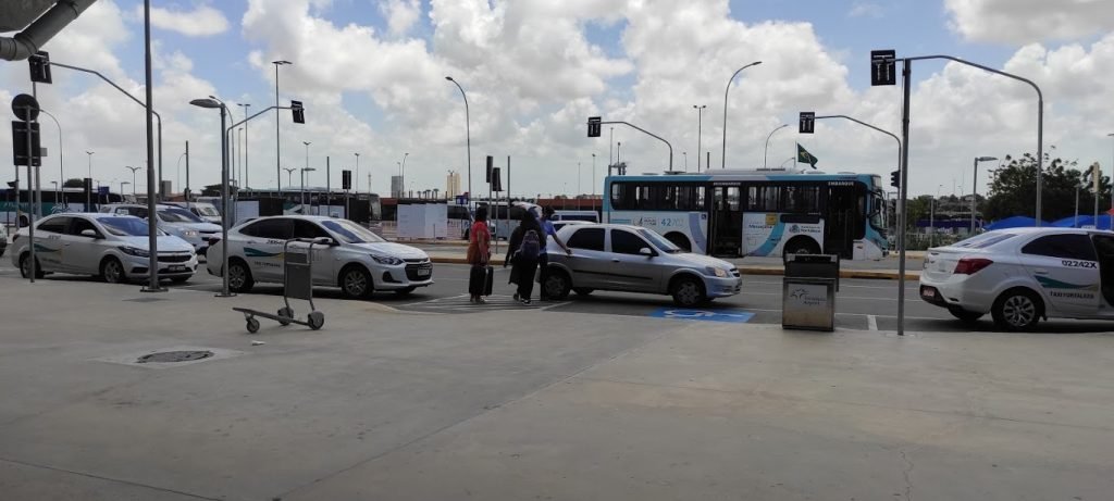 Área externa do Portão 2 do Aeroporto de Fortaleza