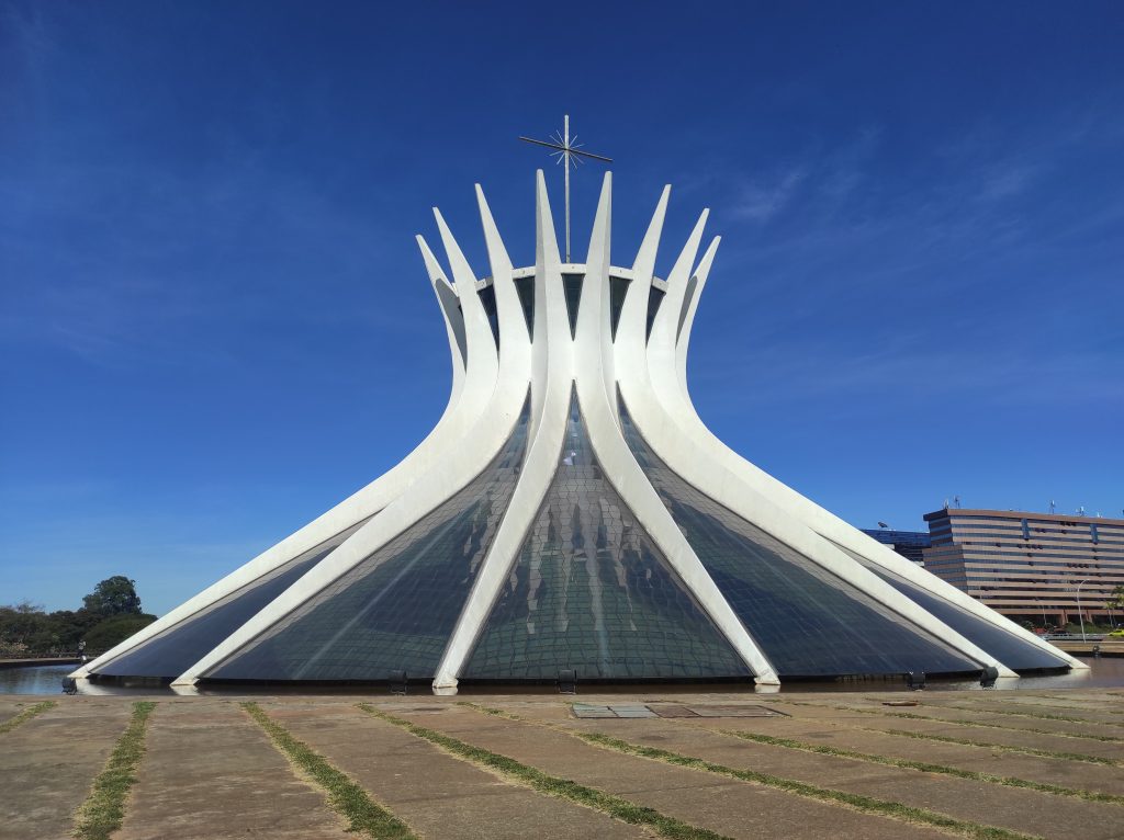 O que fazer em Brasília: Conheça a charmosa Catedral!