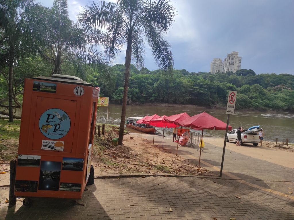 Passeio de Barco pelo Rio Piracicaba