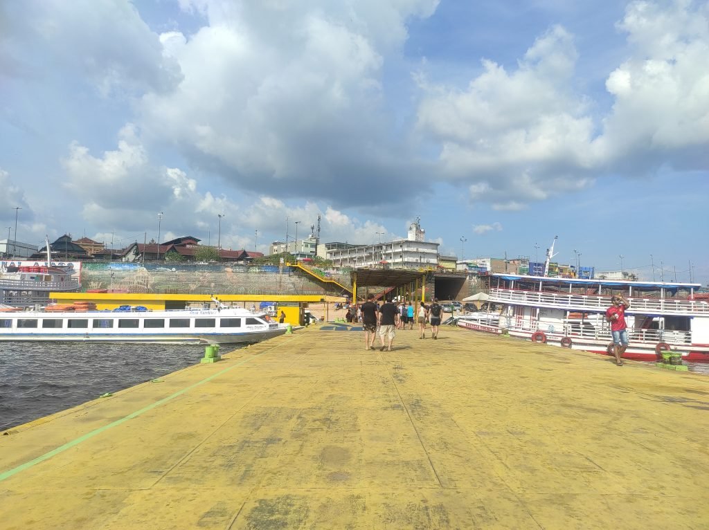 Passeio de barco em Manaus