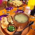 Caldo verde + acompanhamentos para a sopa